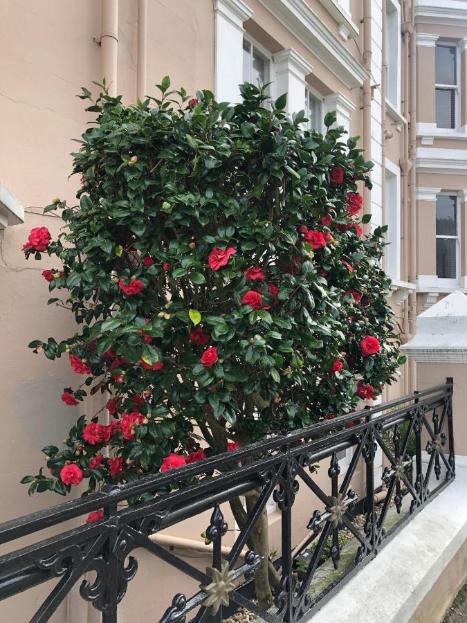 Bed and Breakfast The Mowbray Истбурн Экстерьер фото